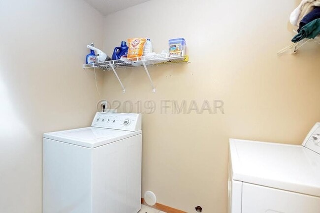 Building Photo - 2565 Amber Valley Ct