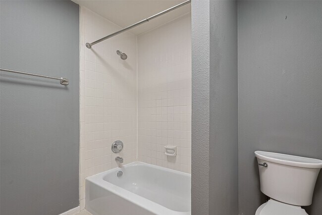 Building Photo - 1523 Brook Grove Dr
