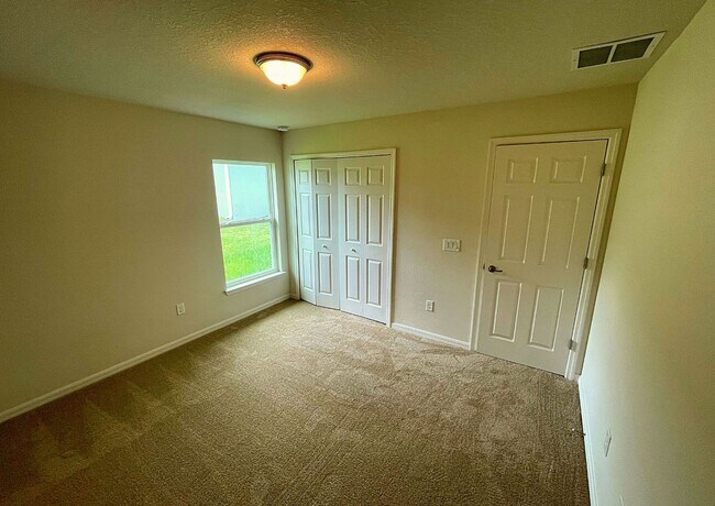 Building Photo - 15475 SW 34th Ave