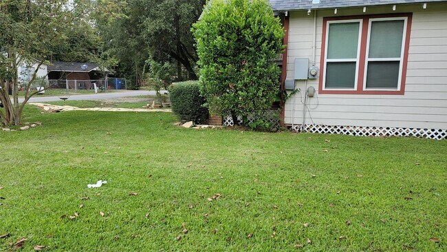 Building Photo - 9835 Willow Creek Commerce Dr