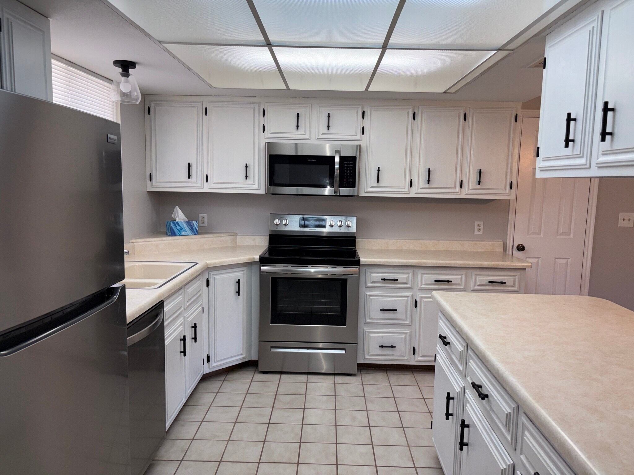 Building Photo - 345 S 200 W