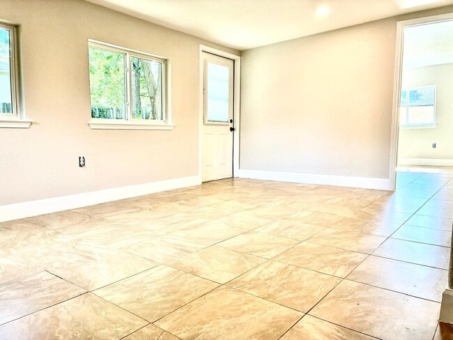 Building Photo - 16927 Hibiscus Ln