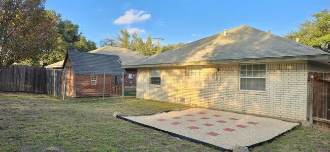 Building Photo - 405 Northern Trail