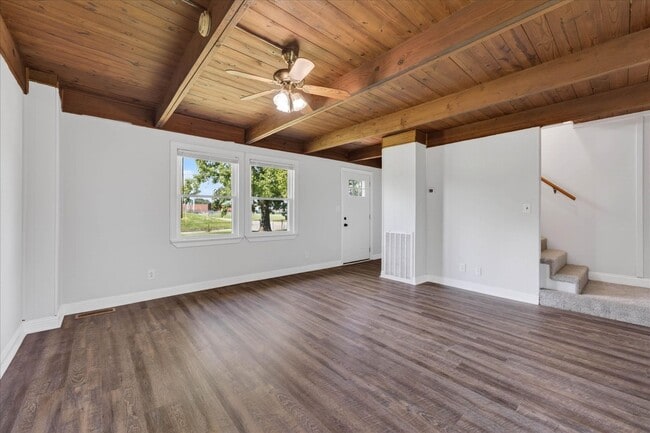 Building Photo - Pet Friendly Three Bedroom!
