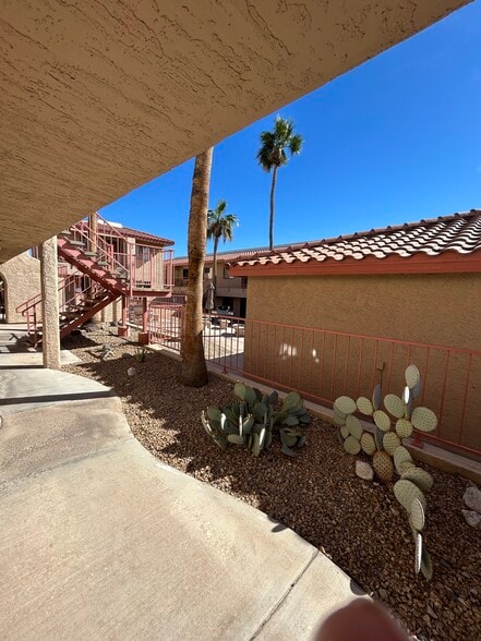 Front - 1957 Mesquite Ave