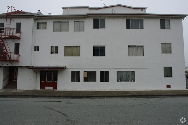 Building Photo - 146-150 Gardiner Ave