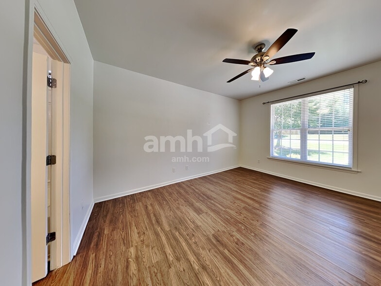 Building Photo - 145 Pearson Place