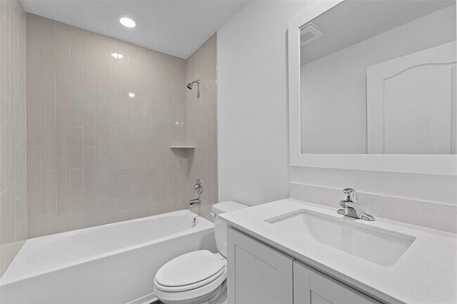 Building Photo - 552 Bay Leaf Dr
