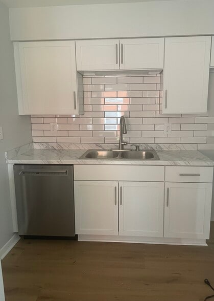 Building Photo - 4409 Cavelle Ave