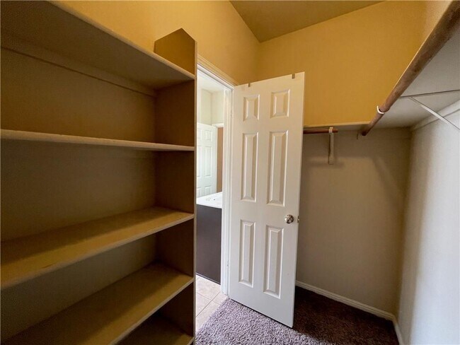 Building Photo - 1704 Rockland Dr