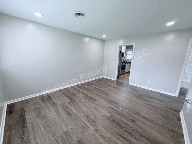 Building Photo - 1208 S 16th St