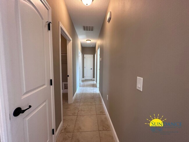 Building Photo - 438 Bay Oaks Dr