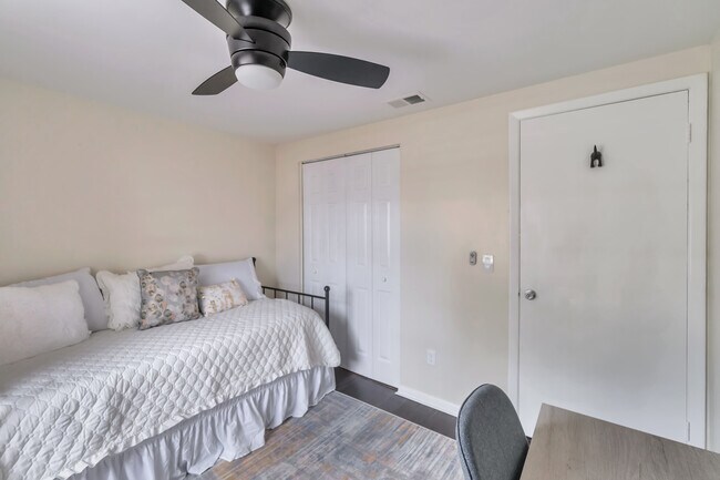Building Photo - 12447 Mondragon Dr