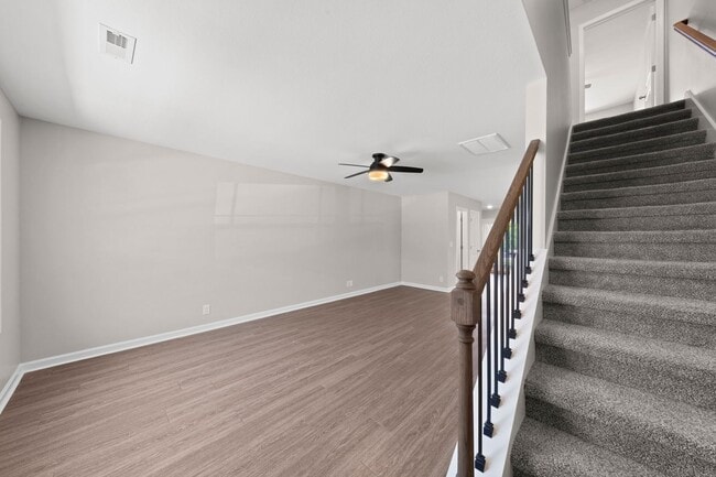 Building Photo - Gorgeous End Unit Townhome for Rent!!