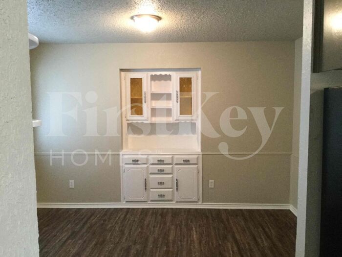 Building Photo - 2912 Yorktown Rd