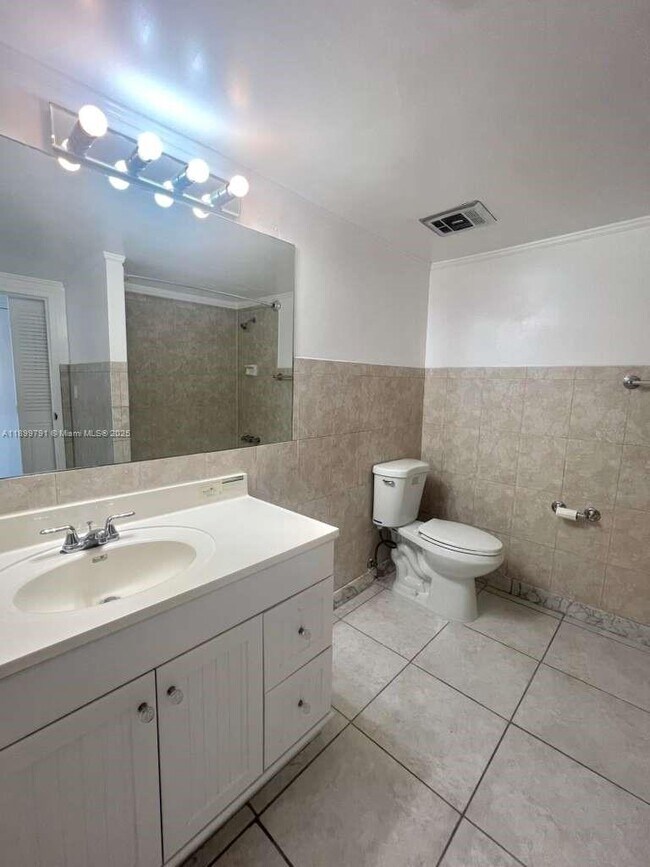 Building Photo - 100 Golden Isles Dr