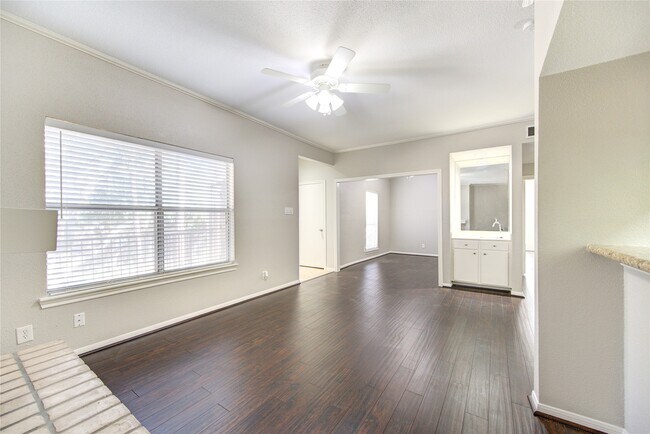 Building Photo - 726 Bering Dr