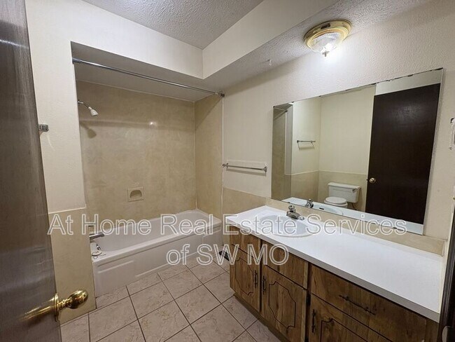 Building Photo - 522 E Washita Ct