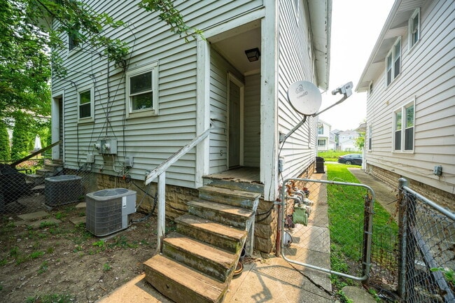 Building Photo - 1429 N 6th St