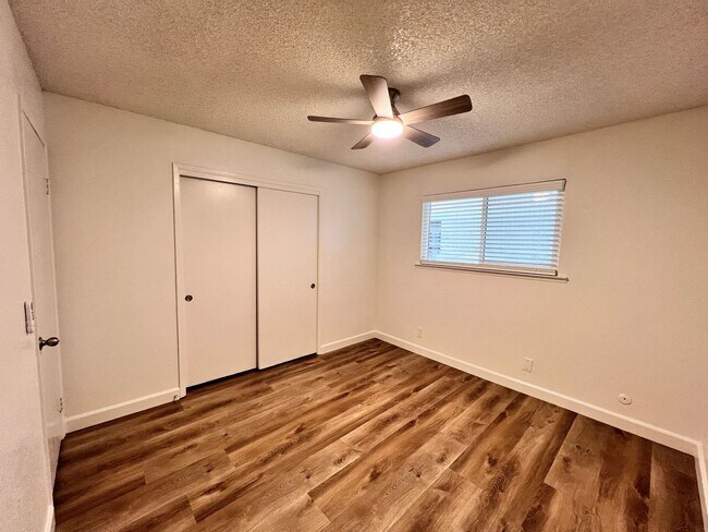 Building Photo - $2,495 Fresno St. & Bullard, 4 Bedroom House - E. Escalon Ave, Fresno