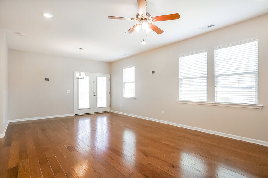 Building Photo - 1029 Avondale Dr