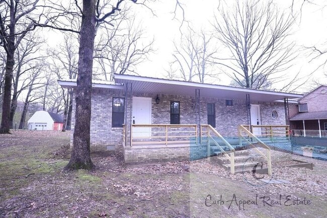 Building Photo - Move in special $500!! Beautifully renovated 1 bed / 1 bath duplex in a great neighborhood!!