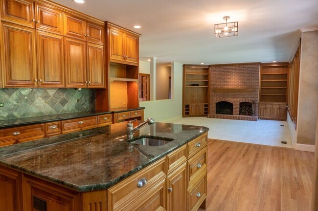 Building Photo - 4bd/3.75ba Woodinville Home
