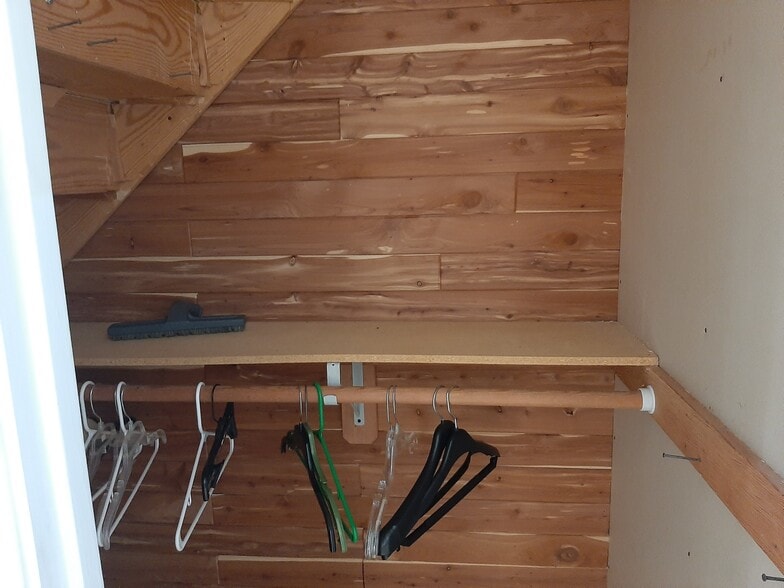 extra cedar closet - 7827 Butterfield Ln