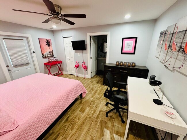 Building Photo - 601 N E St