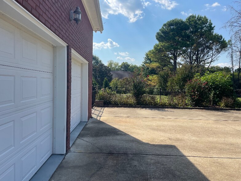 Building Photo - 973 Rip Steele Rd