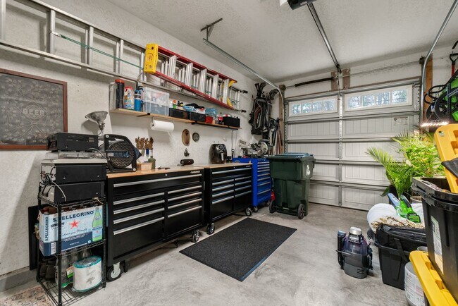 Building Photo - Luxury Townhome for Rent near Regent!