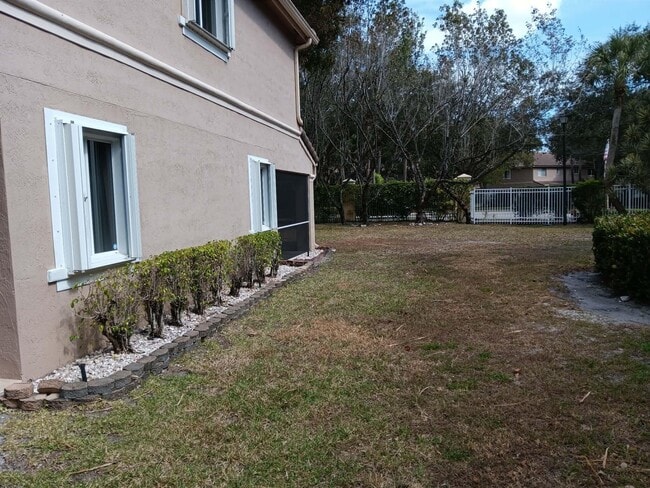 Building Photo - 4983 Pinemore Ln