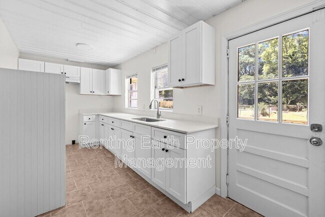 Building Photo - 6724 2nd Ave S