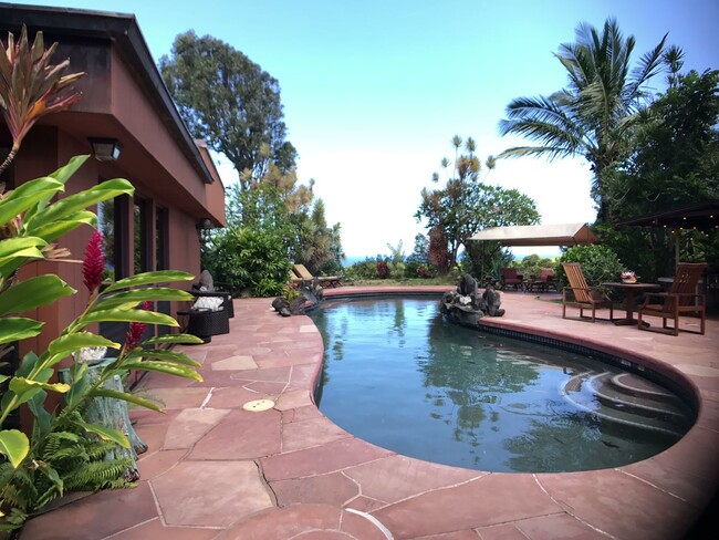 Building Photo - A Modernist Tropical Haven on Maui’s North...