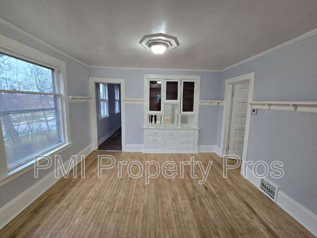 Building Photo - 3111 W Walnut St