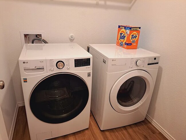 Building Photo - COMING SOON! Beautiful 4BR 3BA w/ Fenced Backyard • Private Yard• Attached Garage in Siena