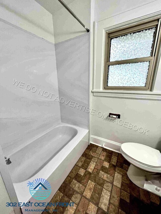 Building Photo - Beautiful 3 bedroom / 2 bathroom home now available in Brentwood!