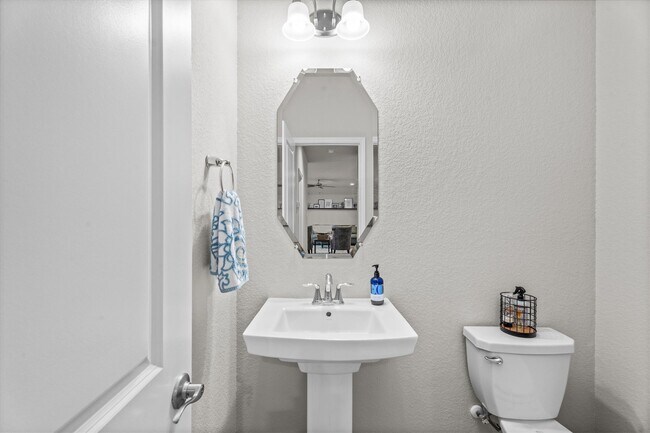 Building Photo - 2221 Hay Field Ct