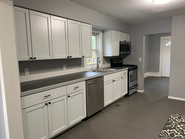 Kitchen - 409 State St E