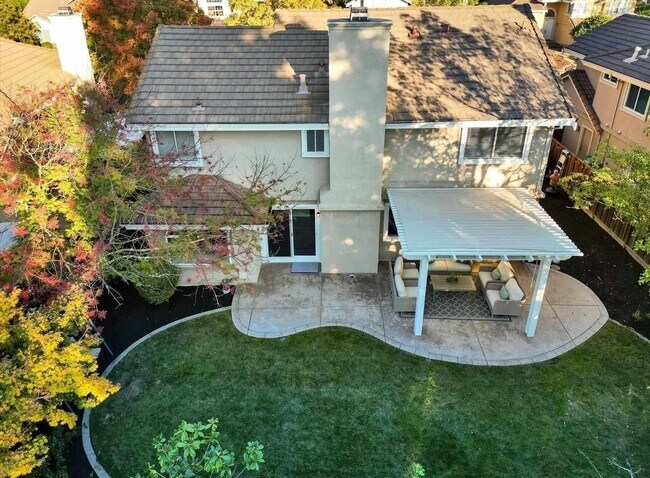 Building Photo - 539 Zenith Ridge Dr