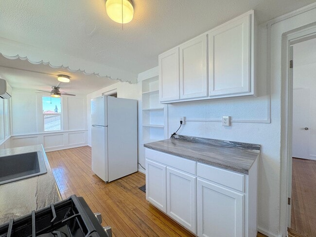 Building Photo - *All Utilities Included* Manhattan Heights 1 bed 1 bath unit with Refrig A/C and Gorgeous views!