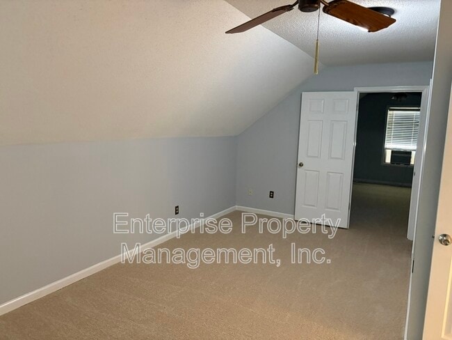 Building Photo - 535 Fox Run Ln