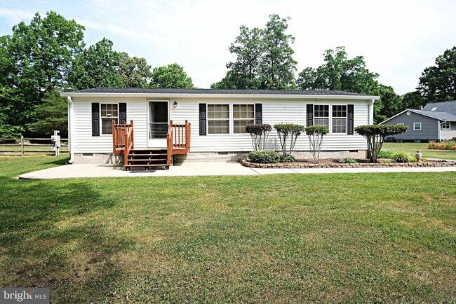 Building Photo - 45170 Settlers Ln