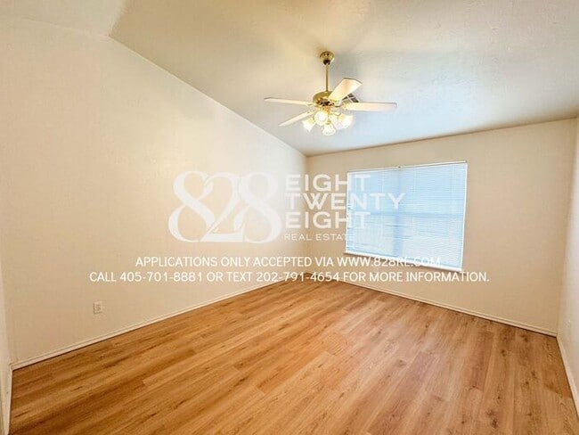 Building Photo - ADORABLE East Norman 3 Bed/2 Bath Duplex Available NOW in Eastridge!