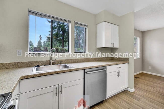 Building Photo - 17036 NE Oregon St
