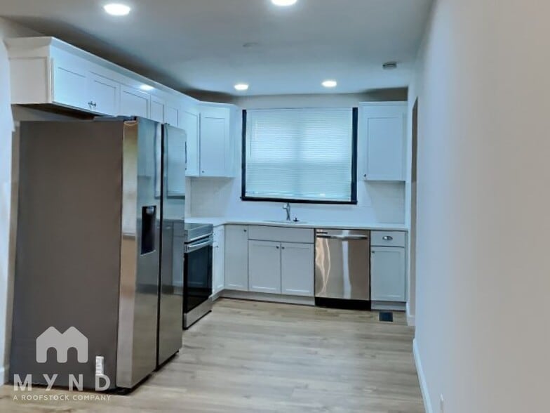 Building Photo - 352 Melpar Dr