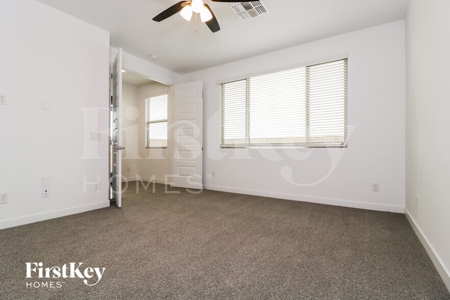 Building Photo - 12516 W Kaler Dr