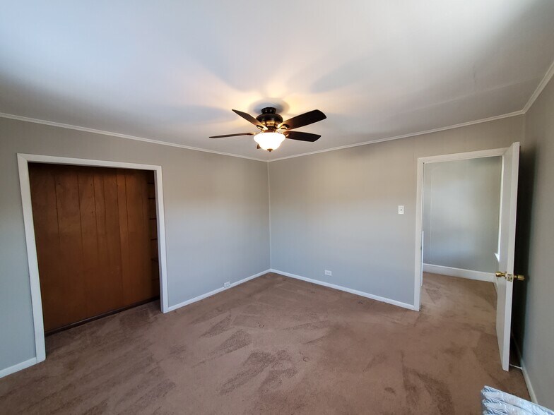 Building Photo - 396 W Clements Bridge Rd