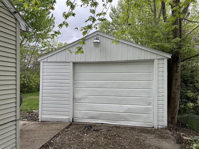 Building Photo - 909 Giddings St