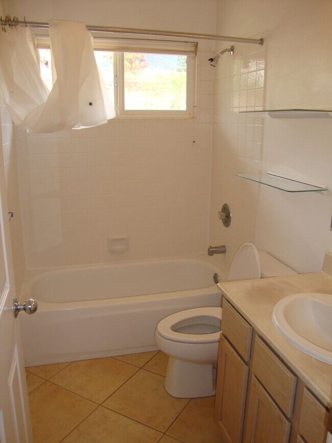 Building Photo - 1378 Hoolako St